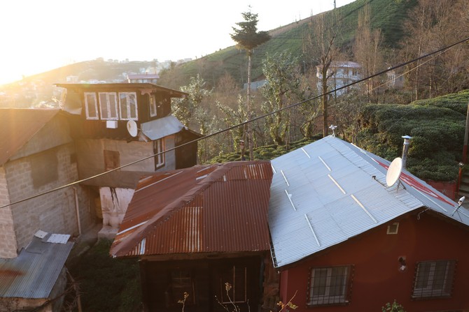 rizede-asirlik-mahallenin-sakinleri-evlerine-yol-bekliyor-10.jpg