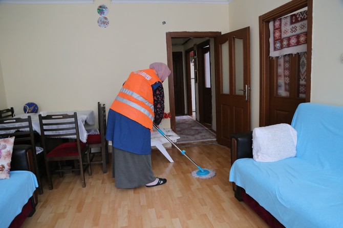 rizede-bakima-muhtac-ailelerin-evleri-temizleniyor-2.jpg