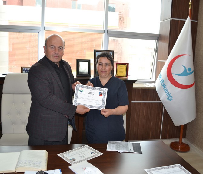 rizede-basarili-saglik-personellerine-‘basari-belgesi’-verildi-(2).jpg