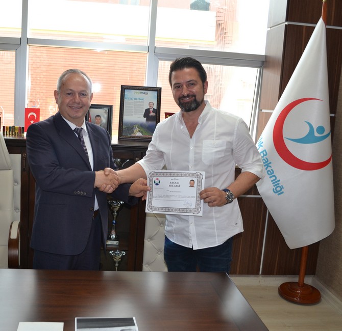 rizede-basarili-saglik-personellerine-‘basari-belgesi’-verildi-(6).jpg
