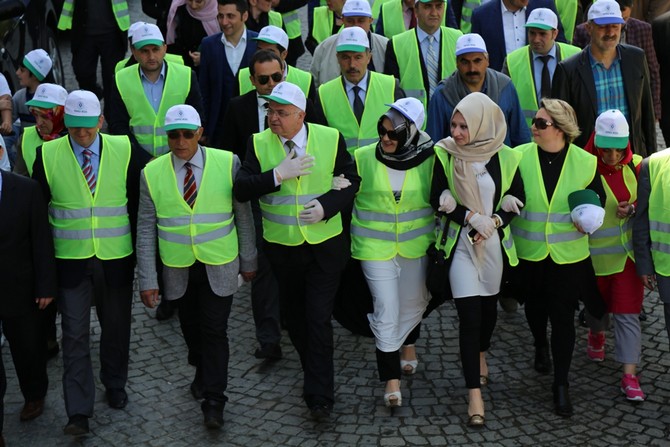 rizede-belediye-halk-elele-temiz-cevre-icin-yuruduler-(2).jpg