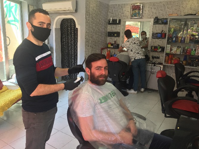 rizede-berber,-kuafor-ve-guzellik-salonlari-yeniden-faaliyete-gecti-(11).jpg