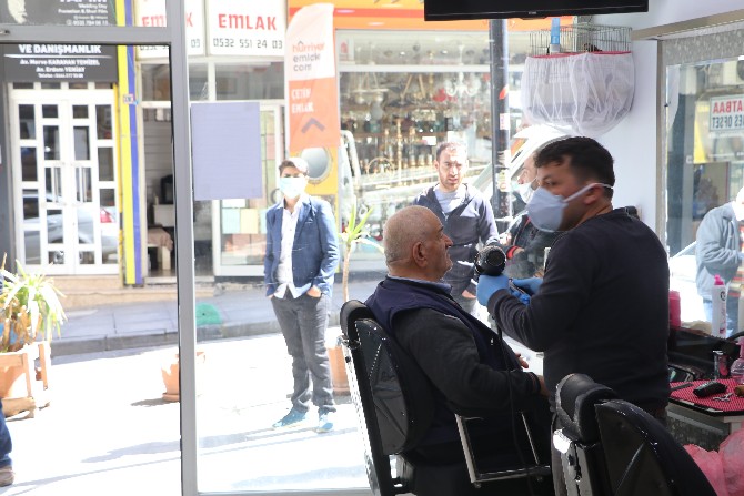 rizede-berber,-kuafor-ve-guzellik-salonlari-yeniden-faaliyete-gecti-(3).jpg