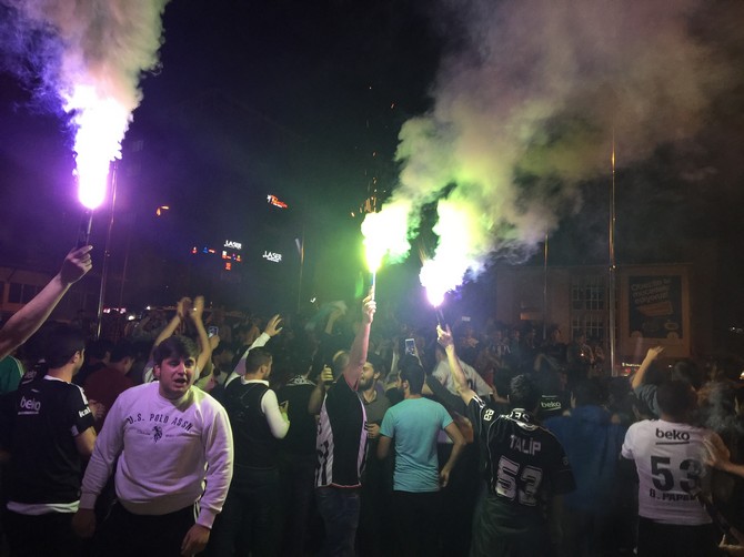 rizede-besiktasin-sampiyonlugunu-kutladilar-(4).jpg