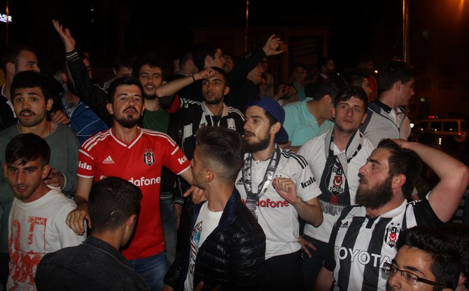 rizede-besiktasli-taraftarlarin-sampiyonluk-coskusu-(6).jpg