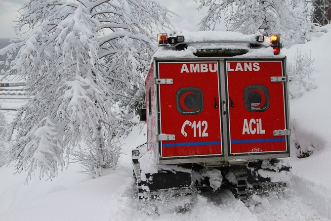 rizede-bobrek-hastasi-kar-ambulansi-ile-kurtarildi-(4).jpg