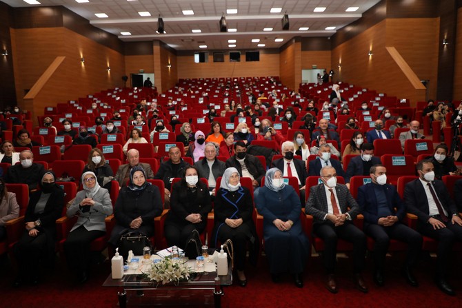 rizede-bu-sehrin-kadinlari-anadolu-bulusmalari-paneli-duzenlendi-1.jpg