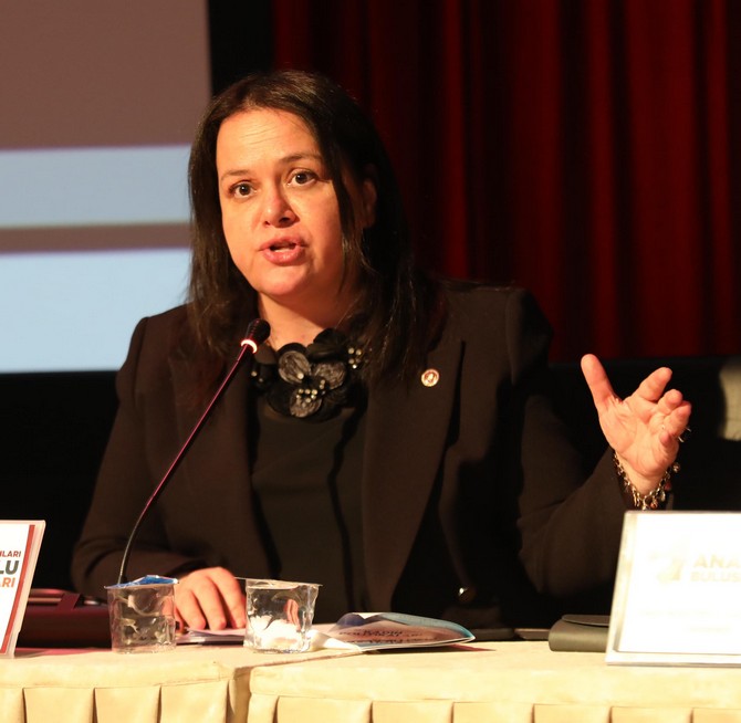 rizede-bu-sehrin-kadinlari-anadolu-bulusmalari-paneli-duzenlendi-7.jpg