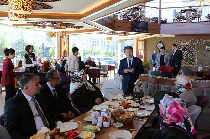 rizede-buyuk-aile-sofrasi-kuruldu-2.jpg rizede-buyuk-aile-sofrasi-kuruldu-2.jpg