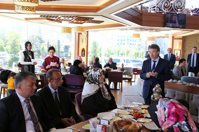 rizede-buyuk-aile-sofrasi-kuruldu-3.jpg rizede-buyuk-aile-sofrasi-kuruldu-3.jpg