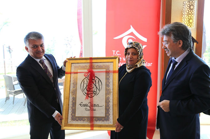 rizede-buyuk-aile-sofrasi-kuruldu-4.jpg rizede-buyuk-aile-sofrasi-kuruldu-4.jpg