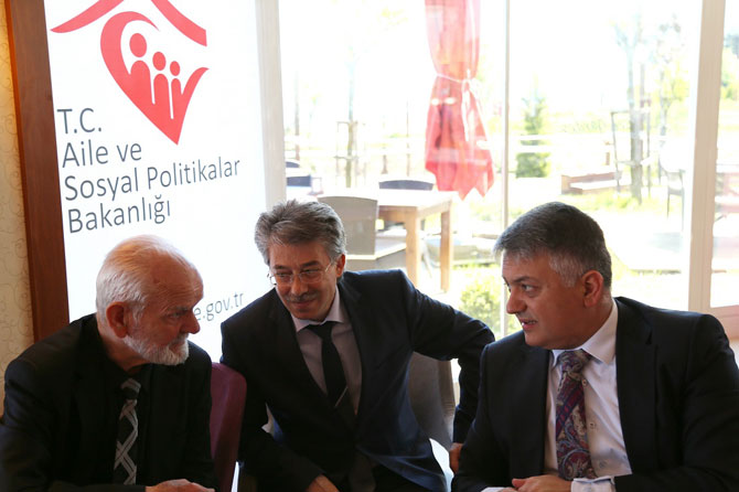 rizede-buyuk-aile-sofrasi-kuruldu-7.jpg rizede-buyuk-aile-sofrasi-kuruldu-7.jpg