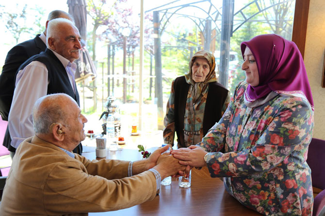 rizede-buyuk-aile-sofrasi-kuruldu-9.jpg rizede-buyuk-aile-sofrasi-kuruldu-9.jpg