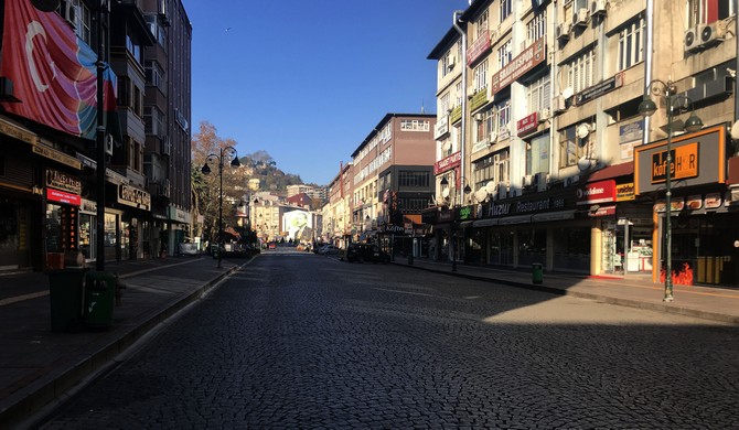 rizede-cadde-ve-sokaklar-sessizlige-burundu-(2).jpg