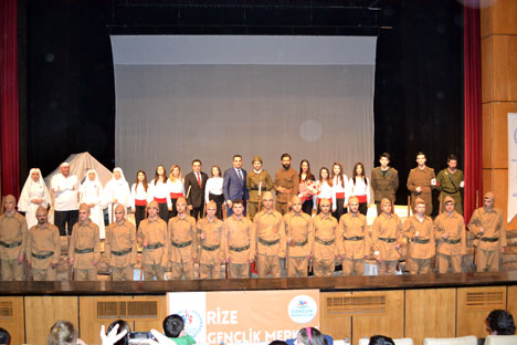 rizede-canakkale-57.-alay-sahnelendi-56.jpg rizede-canakkale-57.-alay-sahnelendi-56.jpg