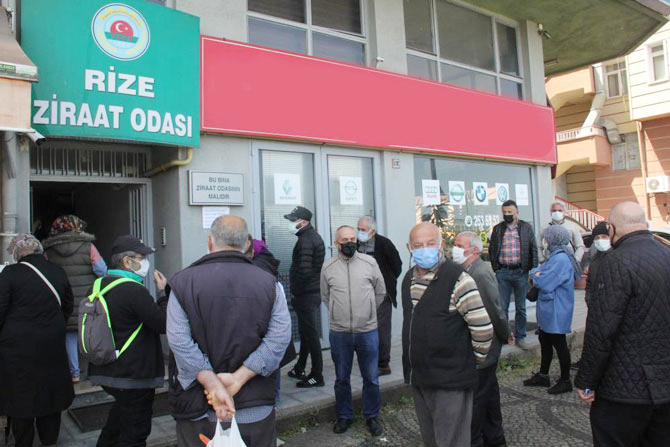 rizede-cay-ureticileri-belge-kuyrugu-olusturdu-(2).jpg