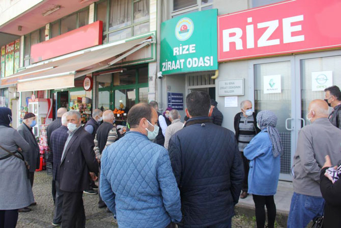 rizede-cay-ureticileri-belge-kuyrugu-olusturdu-(3).jpg