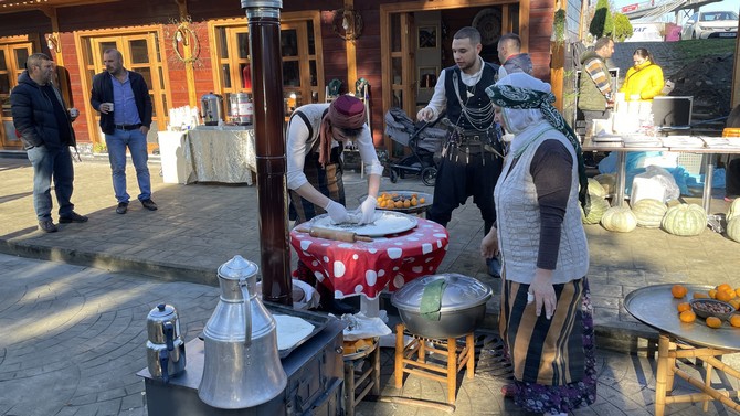 rizede-cayeli-kultur-doga-ve-gastronomi-festivali-kapsaminda-yoresel-yemek-yarismasi-duzenlendi-1.jpg