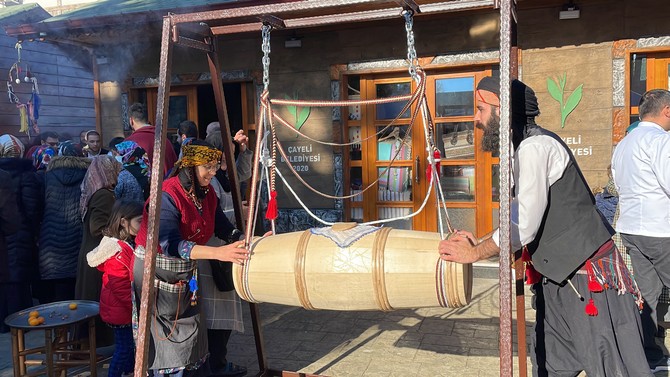rizede-cayeli-kultur-doga-ve-gastronomi-festivali-kapsaminda-yoresel-yemek-yarismasi-duzenlendi-6.jpg