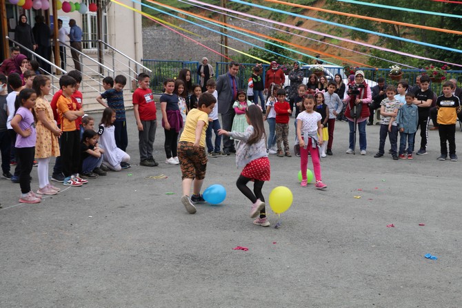 rizede-cocuklar-geleneksel-cocuk-oyunlariyla-doyasiya-eglendi-5.jpg