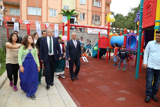 rizede-cocuklar-icin-yapilan-oyun-parki-hizmete-acildi-(13).jpg