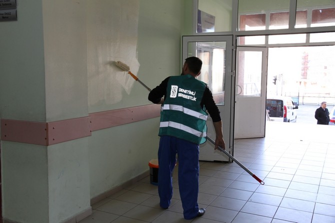 rizede-denetimli-serbestlik-yukumluleri-okullarin-bakimini-yapiyor-(5).jpg