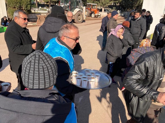 rizede-din-gorevlileri-ve-kuran-kursu-ogreticilerinden-olusan-57-kisilik-gonullu-ekip-kahramanmaras-merkezli-depremlerden-etkilenen-10-il-arasinda-yer-alan-osmaniyede-calismalara-destek-veriyor-20.jpg
