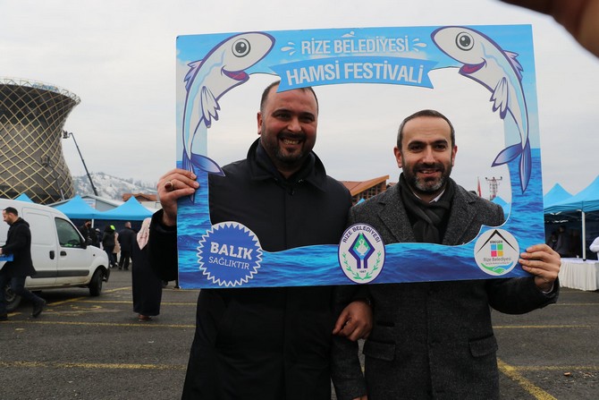 rizede-duzenlenen-hamsi-festivalinde-25-ton-hamsi-ikram-edildi-10-001.jpg
