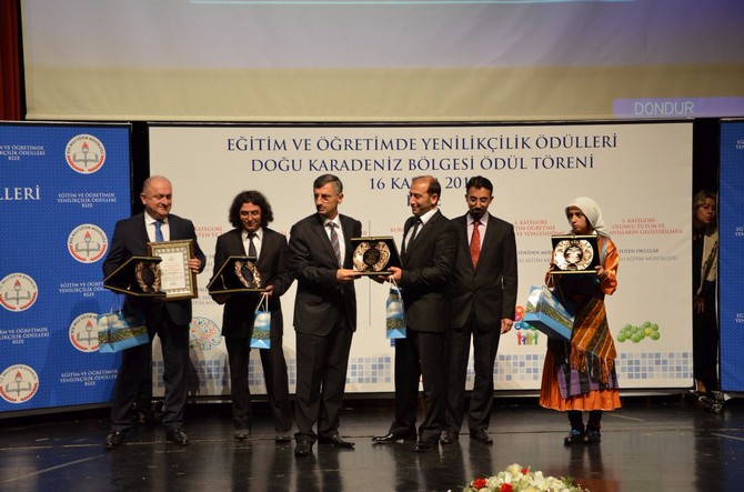 rizede-egitim-ve-ogretimde-yenilikcilik-odulleri-odul-toreni-duzenlendi-(1).jpg