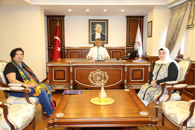 rizede-ellerindeki-boyanin-kiriydi-renk-kopruleri-kuran-calistayi-duzenlenecek-1.jpg rizede-ellerindeki-boyanin-kiriydi-renk-kopruleri-kuran-calistayi-duzenlenecek-1.jpg