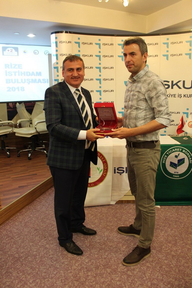 rizede-en-cok-istihdam-saglayan-isverenlere-plaket-verildi-(6).jpg