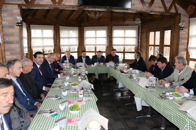 rizede-esnaf-ve-sanatkarlar-oda-baskanlariyla-istisare-toplantisi-(2).jpg