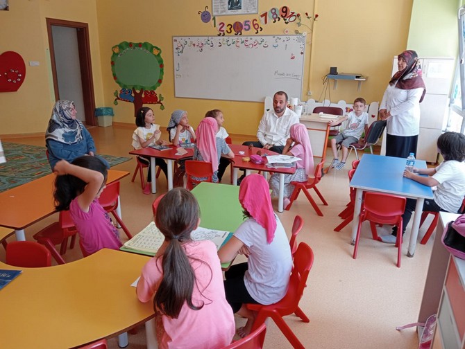 rizede-faaliyet-gosteren-4-6-yas-grubu-kuran-kurslari-hakkinda-aciklamalarda-bulunan-il-muftusu-naci-cakmakci-hedefimiz-ihtiyac-duyulan-her-yere-4-6-yas-grubu-kuran-kursu-acarak-halkimizin-hizmetine-sun-1.jpg