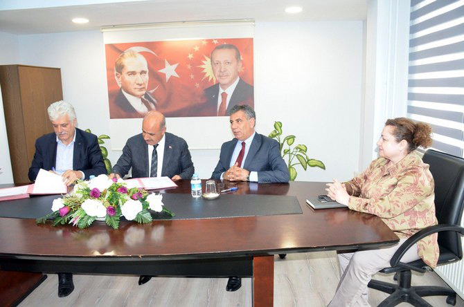 rizede-geleceginiz-emniyette-2019-projesi-isbirligi-protokolu-imzalandi-(4).jpg
