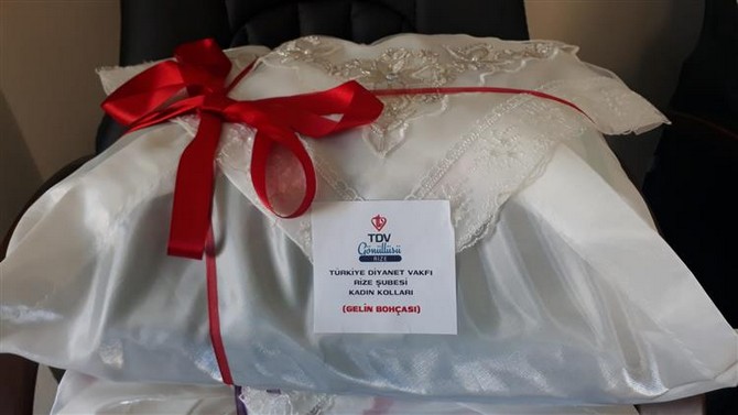 rizede-genc-kizlara-gelin-bohcasi-yeni-dogum-yapan-annelere-bebek-bohcasi-hediye-ediliyor-1.jpg