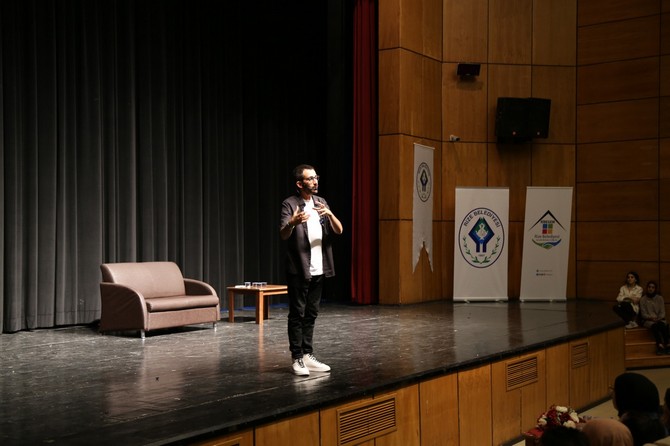 rizede-genclik-festivali-gri-koc-semineri-ile-basladi-2.jpg