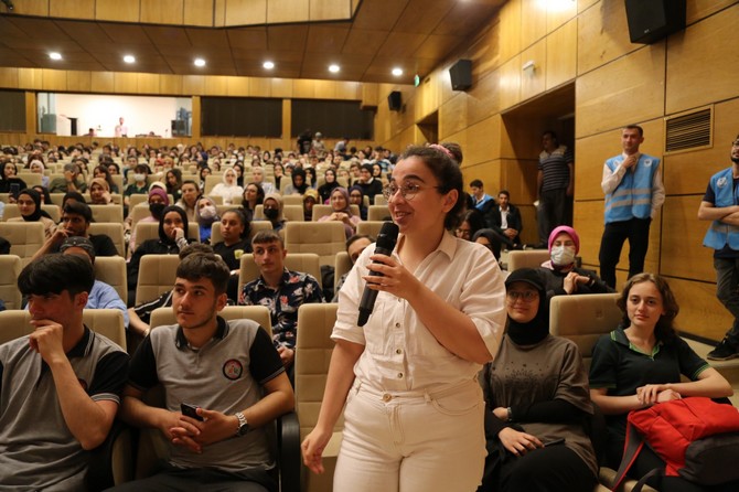 rizede-genclik-festivali-gri-koc-semineri-ile-basladi-6.jpg