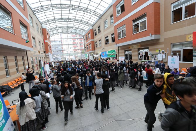 rizede-genclik-fuari-duzenlendi-(3).jpg