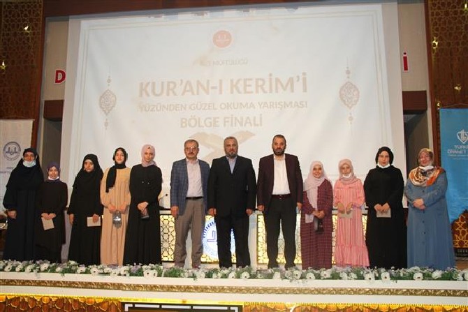rizede-gerceklestirilen-kuran-i-kerimi-yuzunden-guzel-okuma-yarismasi-bolge-finalinde-karadeniz-bolge-birincileri-belirlendi-7.jpg