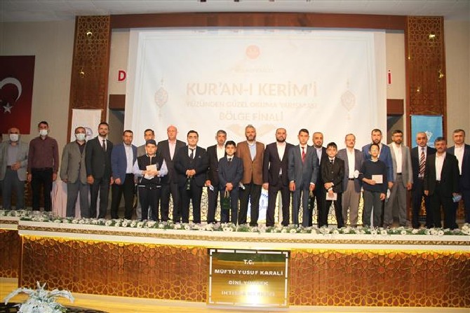 rizede-gerceklestirilen-kuran-i-kerimi-yuzunden-guzel-okuma-yarismasi-bolge-finalinde-karadeniz-bolge-birincileri-belirlendi-8.jpg