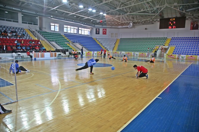rizede-goalball-musabakalari-basladi-(2).jpg