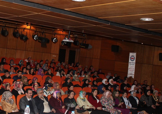 rizede-goc-ve-kadin-konulu-konferans-duzenlendi-(4).jpg