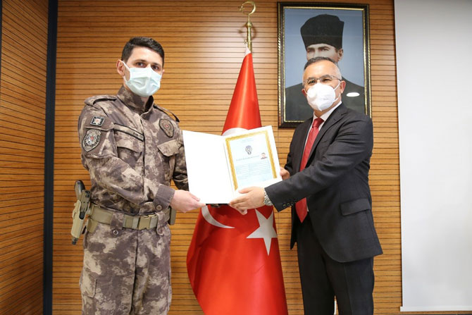 rizede-gorev-yapan-basarili-polislere-belge-verildi-(12).jpg