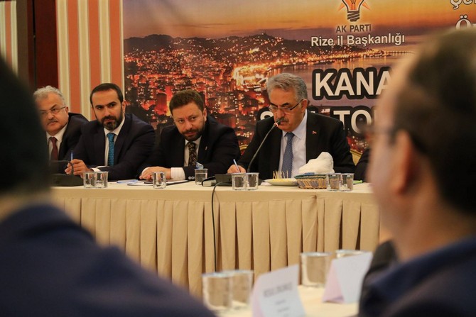 rizede-gundem-rize-sehrin-anayasasi-toplantisi-duzenlendi-(1).jpg