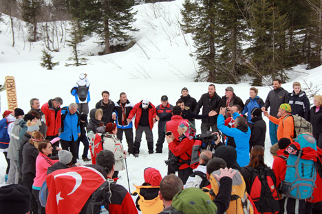 rizede-gunesli-havada-baslayan-kar-yuruyusunde-kar-surprizi-4.jpg rizede-gunesli-havada-baslayan-kar-yuruyusunde-kar-surprizi-4.jpg