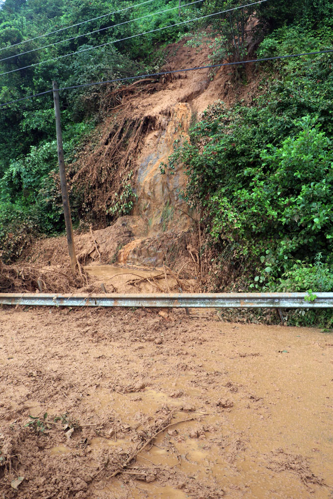 rizede-heyelan-001.jpg rizede-heyelan-001.jpg