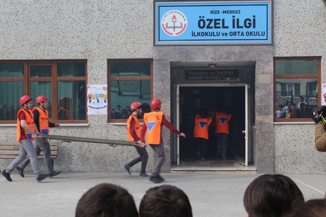 rizede-ilkogretim-okulunda-yangin-tatbikati-duzenlendi-(2).jpg