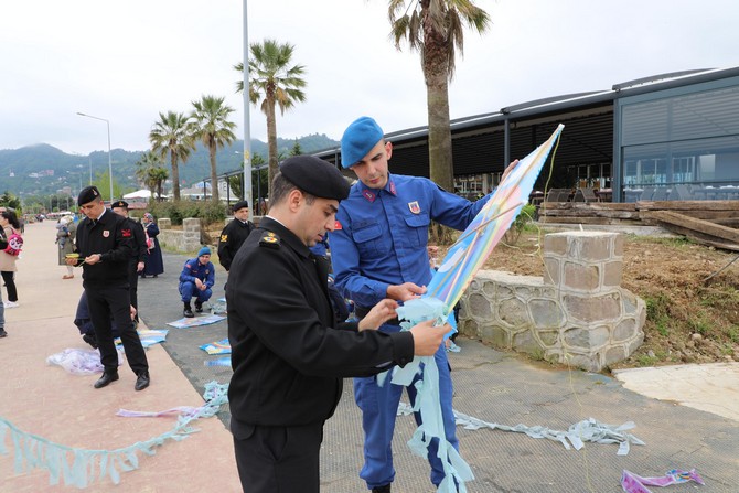 rizede-jandarma-teskilatinin-180.-yili-etkinlikleri-kapsaminda-ucurtma-senligi-duzenlendi-(1).jpg