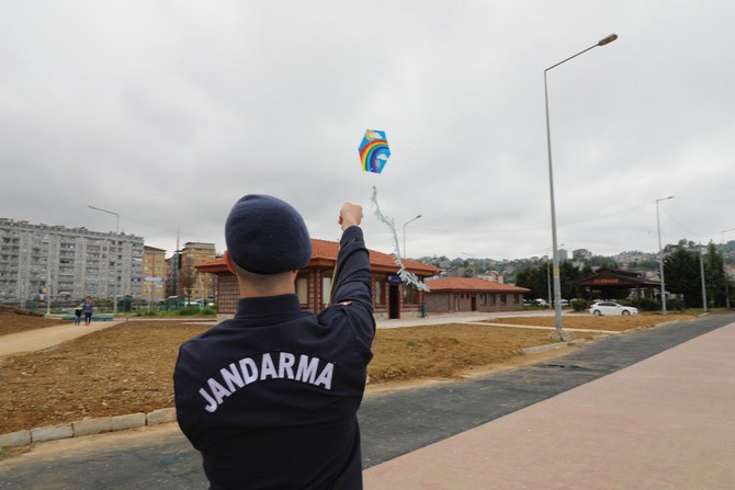 rizede-jandarma-teskilatinin-180.-yili-etkinlikleri-kapsaminda-ucurtma-senligi-duzenlendi-(2).jpg