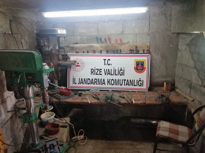 rizede-kacak-silah-atolyesine-duzenlenen-operasyonda-2-kisi-gozaltina-alindi-1.jpg